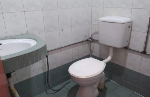 Kapit Hotel | Budget-Friendly Stay at OYO 90739 Dung Fang Hotel