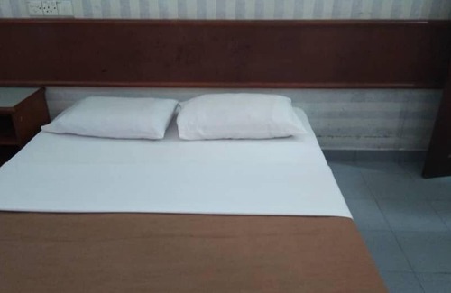 Kapit Hotel | Budget-Friendly Stay at OYO 90739 Dung Fang Hotel