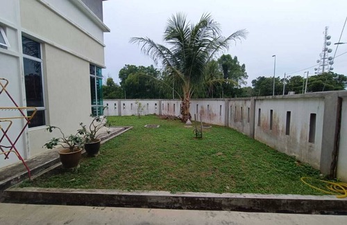 Gubeng Hotel | Budget-Friendly Stay at OYO 90782 Juwingan Syariah 3