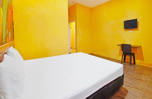 Palopo Hotel | Welcoming OYO 90977 Wisma Pelangi Palopo with Breakfast