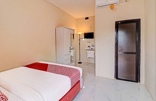 Jambi Hotel | Cozy OYO 91022 STeZe Homestay with Breakfast Included