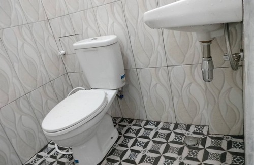 Sarolangun Hotel | Budget-Friendly OYO 91203 Naufal Residence with Breakfast