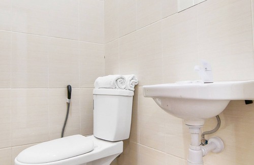 Dumai Hotel | Cozy OYO 91301 Lewis Dc Guesthouse with Breakfast Included