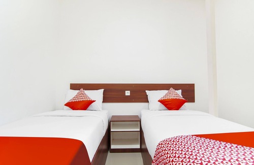 Dumai Hotel | Cozy OYO 91301 Lewis Dc Guesthouse with Breakfast Included