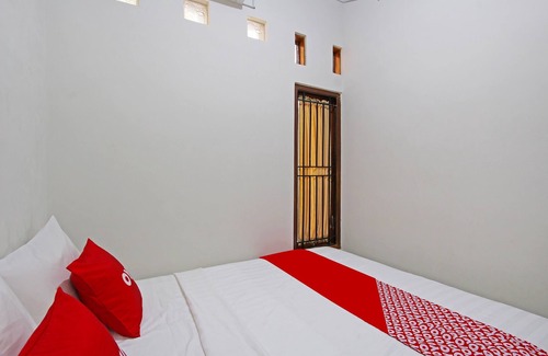 Tegal Hotel | Budget-Friendly OYO 91487 Ib Homestay with Breakfast