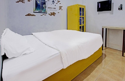 West Cirebon House | Comfortable Stay at OYO 91506 Kedai Cinta Guest House