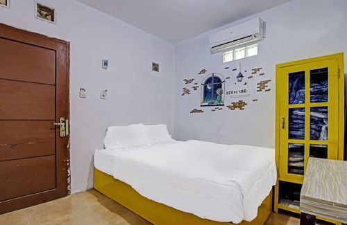 West Cirebon House | Comfortable Stay at OYO 91506 Kedai Cinta Guest House