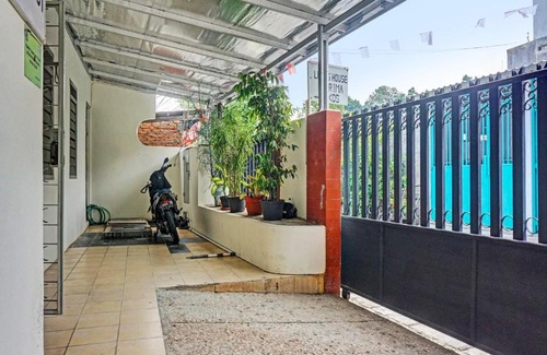 Gambir Hotel | Budget-Friendly Stay at OYO 91658 Luci’s House