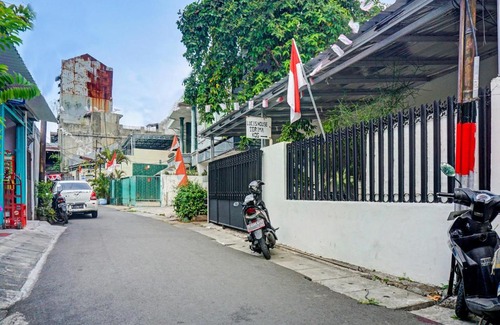 Gambir Hotel | Budget-Friendly Stay at OYO 91658 Luci’s House