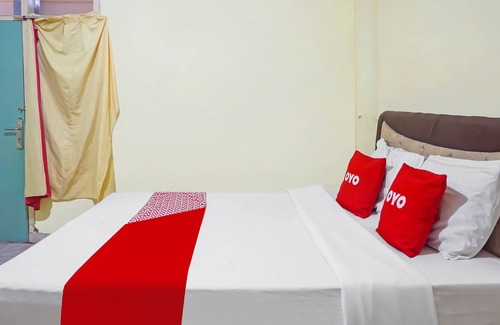 Paiton Hotel | Discover OYO 91766 Fortuna Hotel Syariah with Breakfast