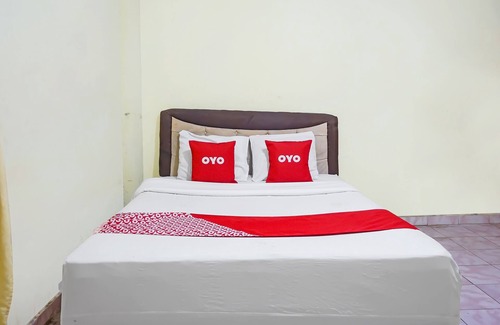 Paiton Hotel | Discover OYO 91766 Fortuna Hotel Syariah with Breakfast