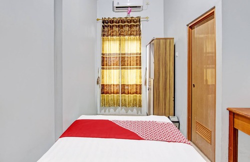 Kendal Hotel | Budget-Friendly Stay at OYO 91960 Fariza House Syariah