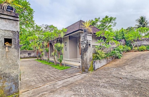Keramas Hotel | Budget-Friendly Family Stay at OYO 92203 Tata Guest House