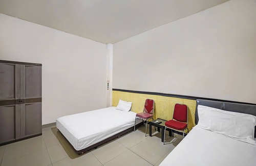 Makassar Hotel | Cozy Stay at OYO 92230 Penginapan Metro Parepare