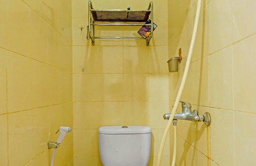 Batam Hotel | Cozy OYO 92496 Faraas Homestay with Breakfast & Family Fun