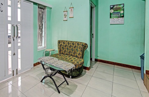 Central Yogyakarta Hotel | Budget-Friendly Stay at OYO 92521 Guest House Inayah Syariah