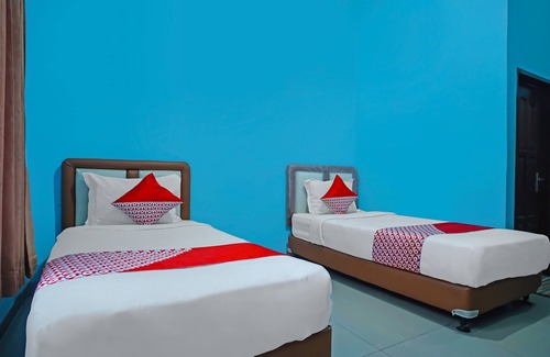 Kota Sidikalang Hotel | Budget-Friendly OYO 92577 Hotel Sidikalang with Breakfast