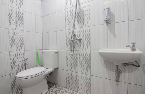 Serpong Hotel | Budget-Friendly Stay at OYO 92602 Doesnami Syariah