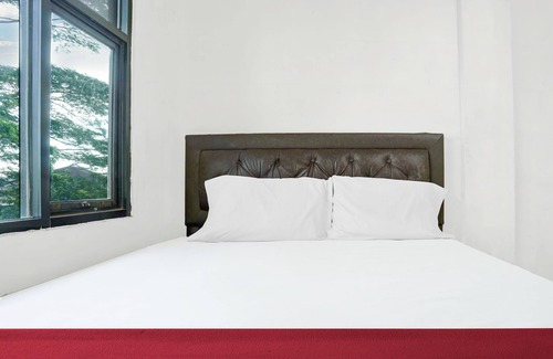 Singkawang Hotel | Comfortable Stay at OYO 92609 Guest House Malay Singkawang