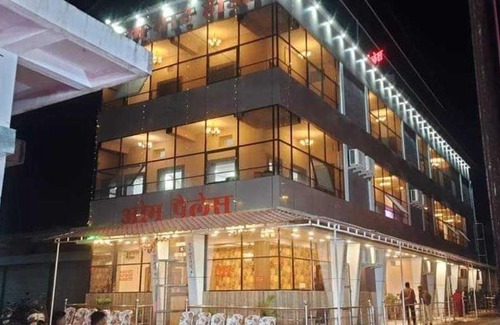Narsimhapur Hotel | Family-Friendly OYO 92654 Hotel Om Palace - Rated 9/10