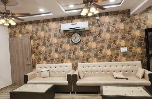Narsimhapur Hotel | Family-Friendly OYO 92654 Hotel Om Palace - Rated 9/10