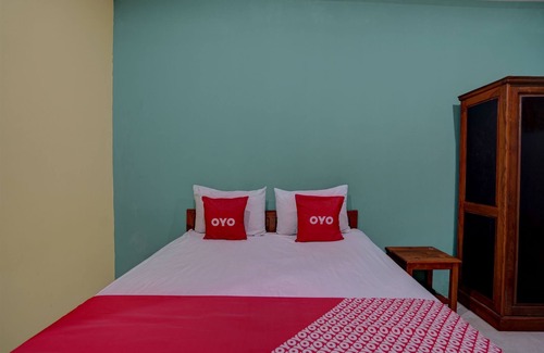 Gresik Hotel | Budget-Friendly OYO 92896 Hotel Sahabat Syariah with Breakfast