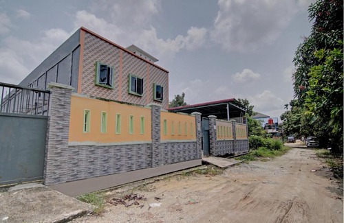 Borneo Hotel | Budget-Friendly Stay at OYO 93127 Penginapan Budhe Sri