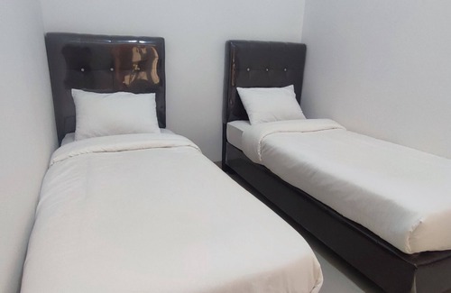 Tanah Datar Hotel | Budget-Friendly OYO 93143 Mega Raudhah with Breakfast