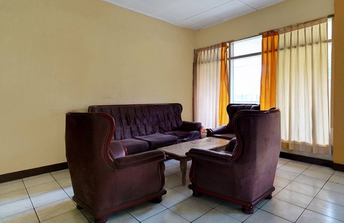Cileunyi Hotel | Budget-Friendly Stay at OYO 93229 P3 Guest House