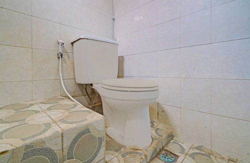 Astana Anyar Hotel | Budget-Friendly Stay at OYO 93239 Arimbi 2 with Breakfast