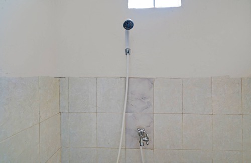 Astana Anyar Hotel | Budget-Friendly Stay at OYO 93239 Arimbi 2 with Breakfast