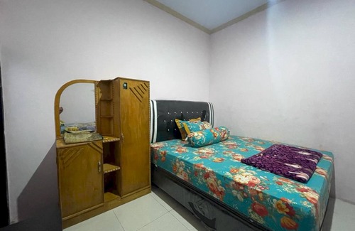 Padang Hotel | Discover Comfort at OYO 93308 Lima Saudara Syariah Hotel