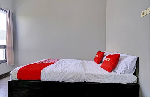 Cikampek Hotel | Discover OYO 93328 Graha Citra Syariah with Breakfast & Kids' Fun