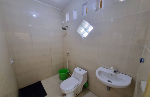 Asembagus Hotel | Budget-Friendly Stay at OYO 93384 New Asembagus 2
