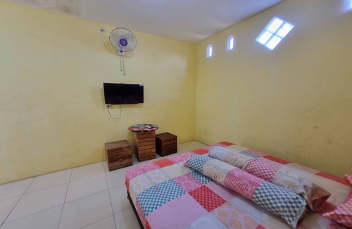 Asembagus Hotel | Budget-Friendly Stay at OYO 93384 New Asembagus 2