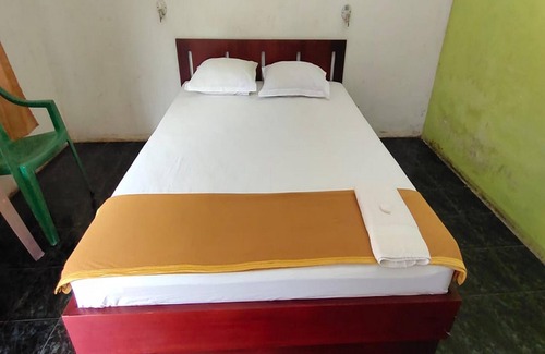 Sei Pinang Hotel | Budget-Friendly Stay at OYO 93520 Wisma Haji Bunbun