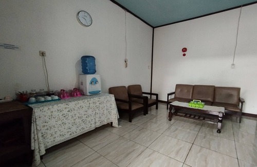 Sei Pinang Hotel | Budget-Friendly Stay at OYO 93520 Wisma Haji Bunbun