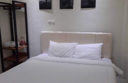 Sei Pinang Hotel | Budget-Friendly Stay at OYO 93521 Wisma Flamboyan