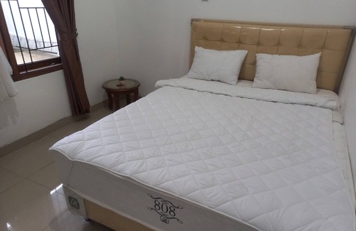 Purwokerto Hotel | Budget-Friendly OYO 93820 Salma Homestay with Breakfast