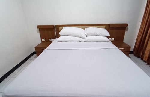 Klaten Selatan Hotel | Discover OYO 93885 D'harjo Guesthouse with Free Breakfast