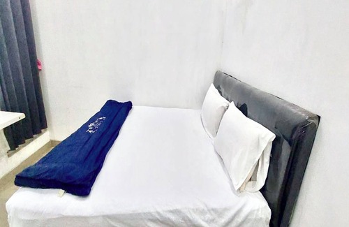 Gunung Putri Hotel | OYO 94035 Velito Rooms