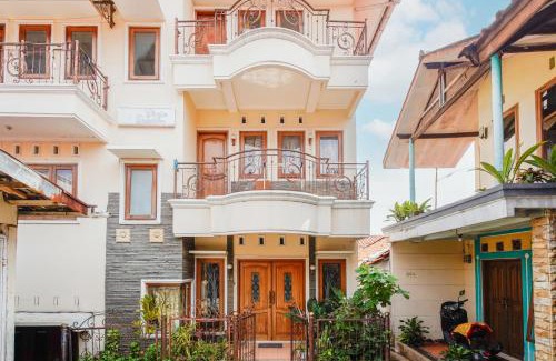 Cimahi Hotel | Affordable Stay at OYO 94118 Homestayque Syariah with Breakfast