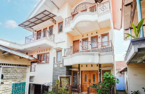 Cimahi Hotel | Affordable Stay at OYO 94118 Homestayque Syariah with Breakfast