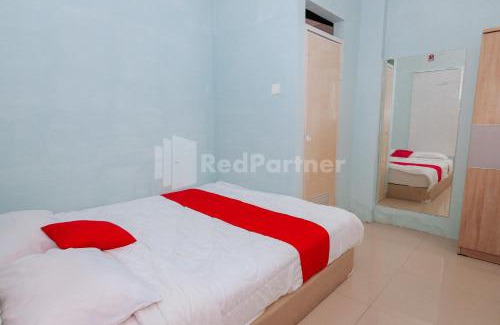 Gambir Hotel | Budget-Friendly Krekot Residence Mitra RedDoorz for Families