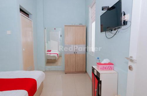 Gambir Hotel | Budget-Friendly Krekot Residence Mitra RedDoorz for Families
