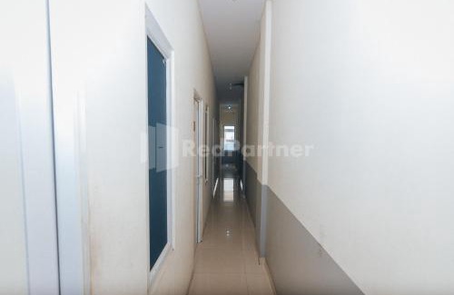 Gambir Hotel | Budget-Friendly Krekot Residence Mitra RedDoorz for Families