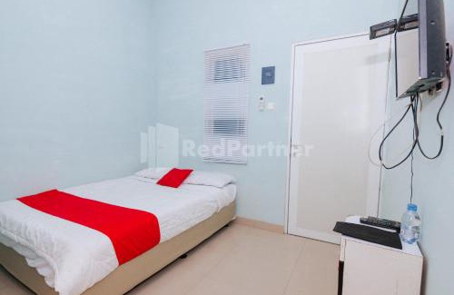 Gambir Hotel | Budget-Friendly Krekot Residence Mitra RedDoorz for Families