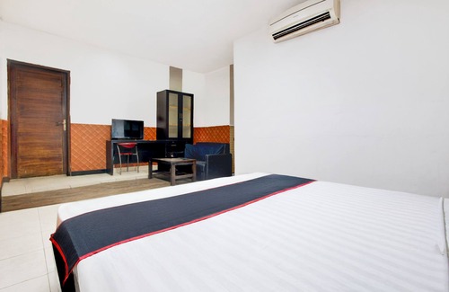 Tegal Hotel | OYO 94512 Mega Inn Guest House