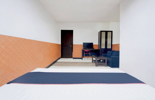 Tegal Hotel | OYO 94512 Mega Inn Guest House
