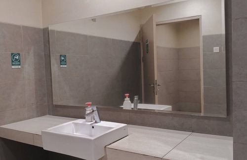 Depok Hotel | OYO 94698 Pgv Residence